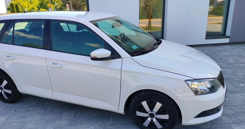 Skoda Fabia cena 27900 przebieg: 203800, rok produkcji 2017 z Węgrów małe 106